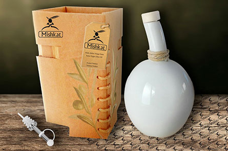 Organic and Extra Virgin Olive Oil Packaging